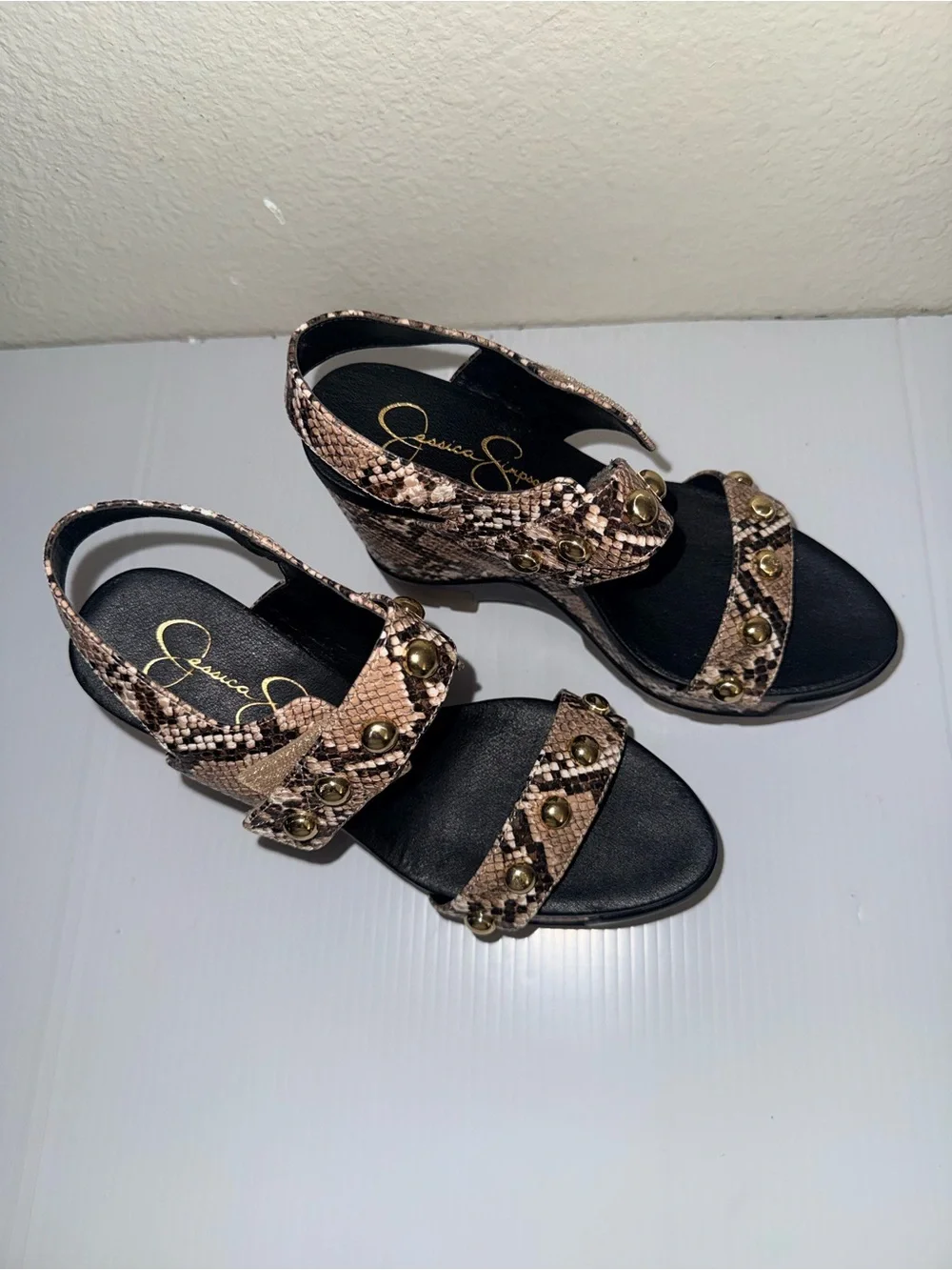 Jessica Simpson eye catching